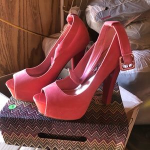 Lightly pink heels. Very good condition